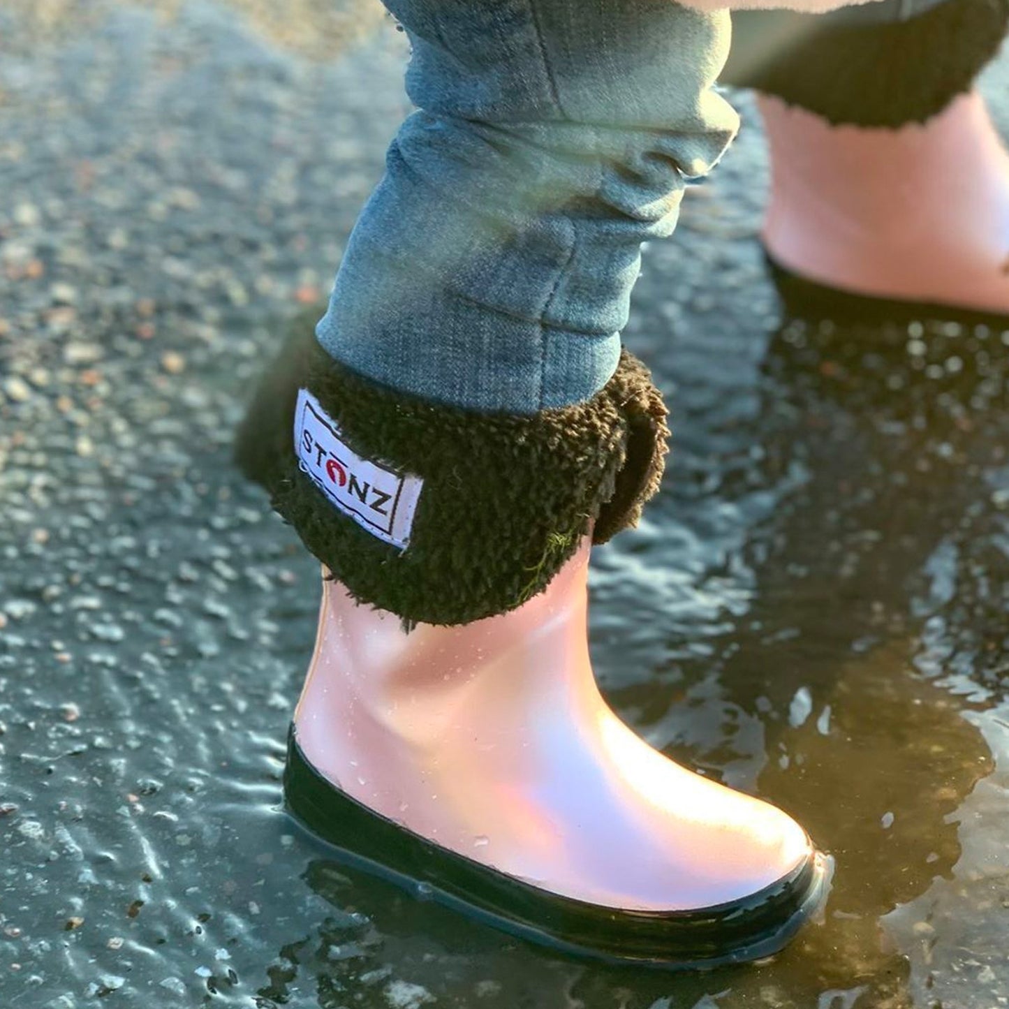 Kid's Stonz rubber Rain Boots in light grey camo print